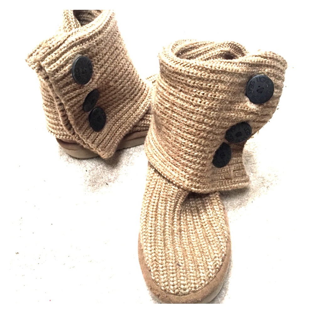 Tan/camel colored knit Ugg’s !! Size 6
